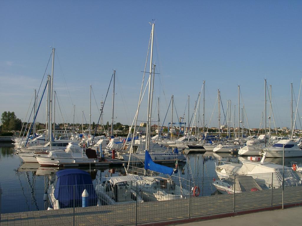 Residenza Holiday Llido Degli Estensi Luaran gambar