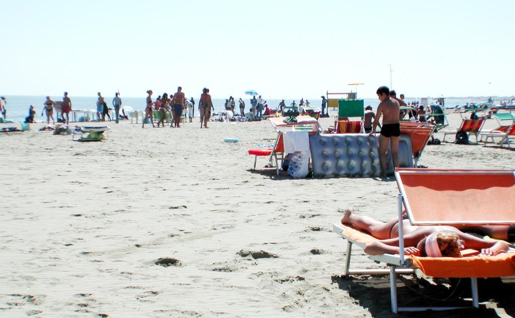 Residenza Holiday Llido Degli Estensi Luaran gambar