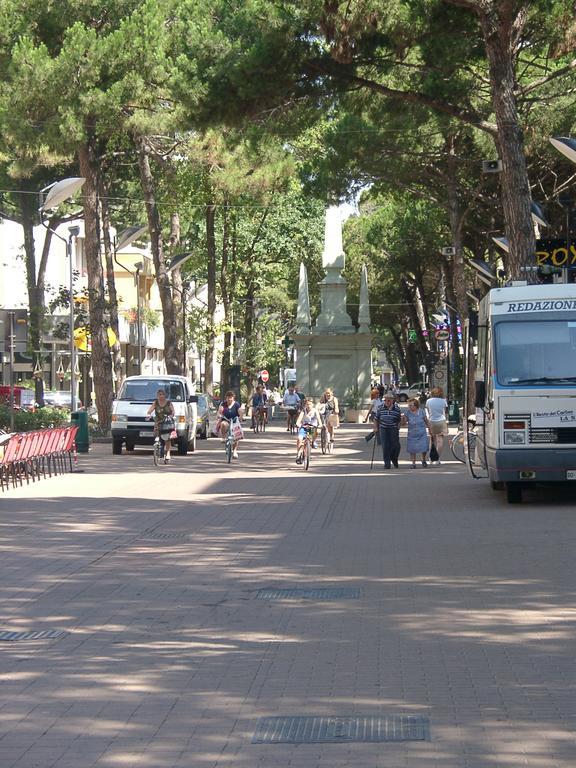 Residenza Holiday Llido Degli Estensi Luaran gambar