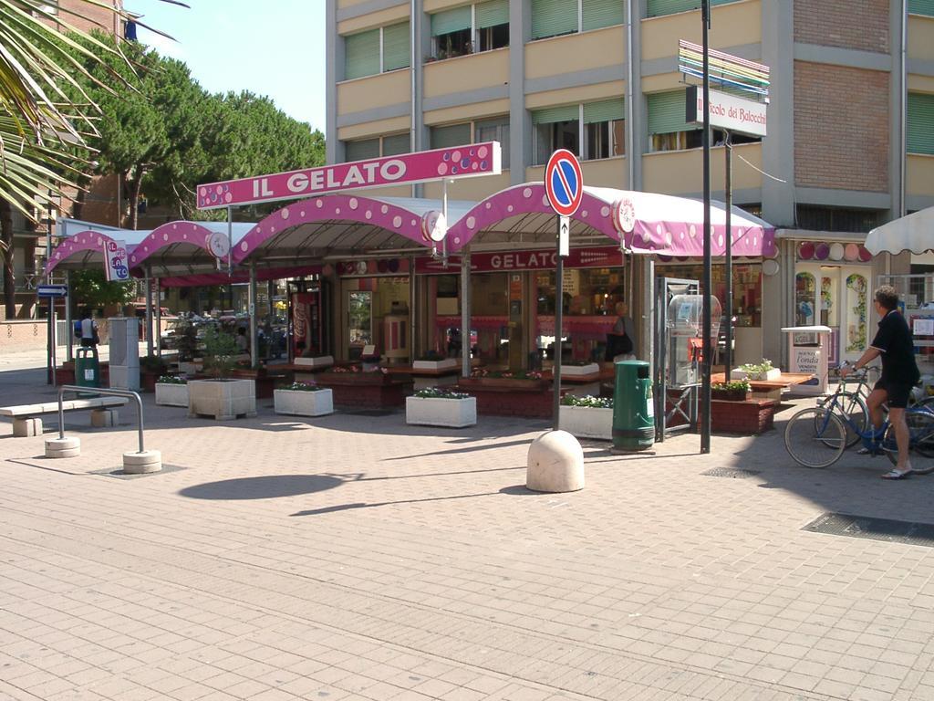 Residenza Holiday Llido Degli Estensi Luaran gambar