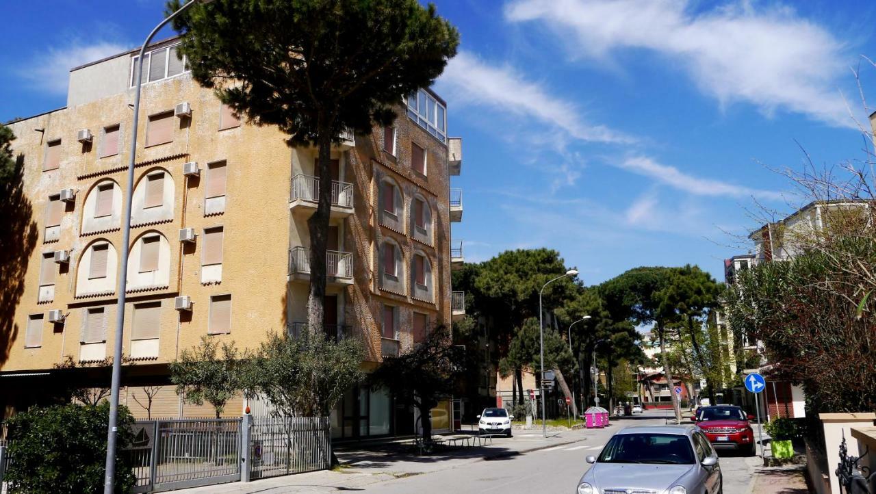 Residenza Holiday Llido Degli Estensi Luaran gambar